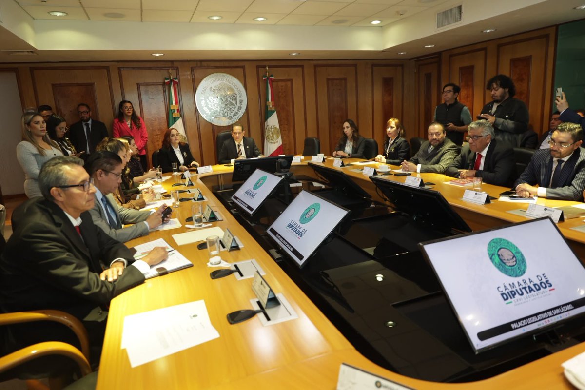 RaulBCCue's tweet photo. #Ahora, en reunión de Mesa Directiva de la Cámara de @Mx_Diputados, aprobamos los órdenes del día para las sesiones que llevaremos a cabo en la semana. https://t.co/B3cJmmjmNA