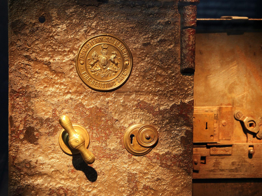 joyceJamescgg's tweet photo. Escape room "La Caja Misteriosa"： Consigues abrirla en 60 min Pistas, acertijos y adrenalina https://t.co/TT3vALKEVF