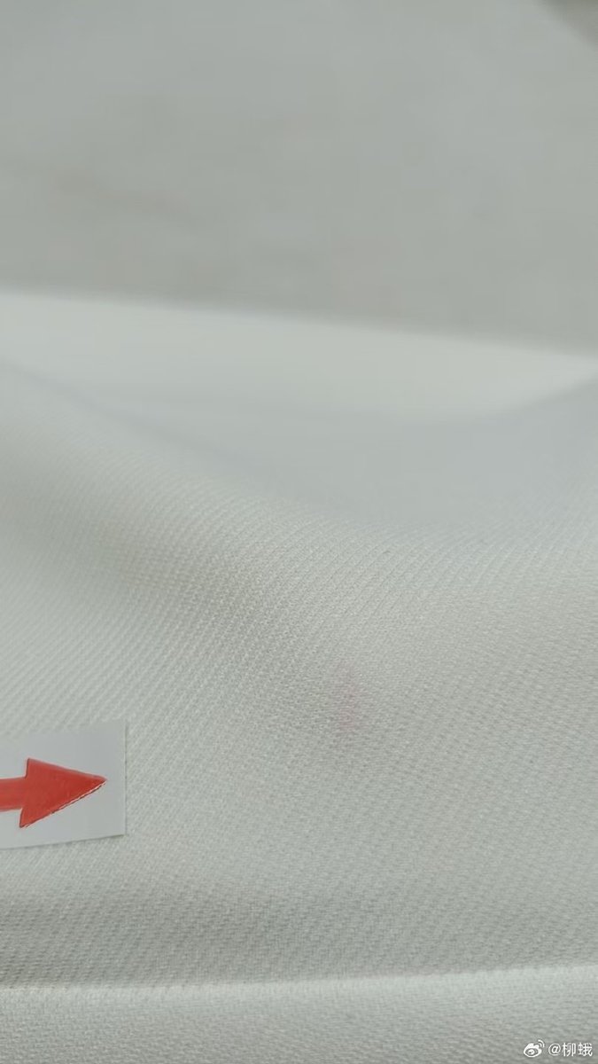 micha93872's tweet photo. The fabric has a tiny flaw, so let's escape this messy task fast and tear the wrong part clean. https://t.co/9Kw2k9aVnG