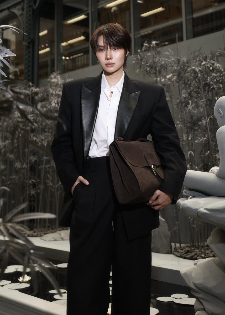 boyslovehub's tweet photo. Namping exuded effortless elegance at Delvaux’s HQ in Brussels. #NampingxDelvaux https://t.co/4Ust1qcKZ6