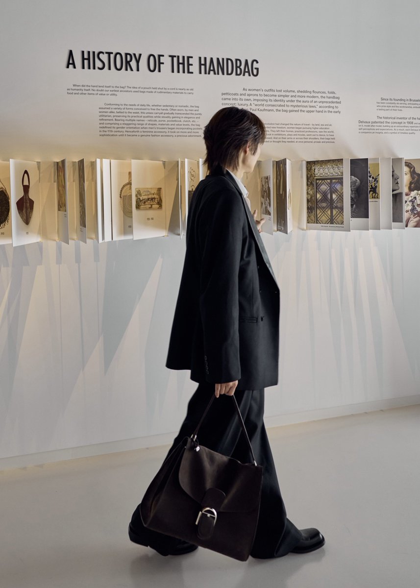 boyslovehub's tweet photo. Namping exuded effortless elegance at Delvaux’s HQ in Brussels. #NampingxDelvaux https://t.co/4Ust1qcKZ6