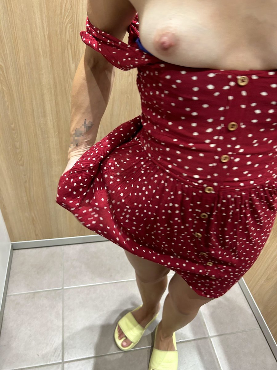 c28jay's tweet photo. Bientot la fin des petites robes.. https://t.co/bmgj28xTpL