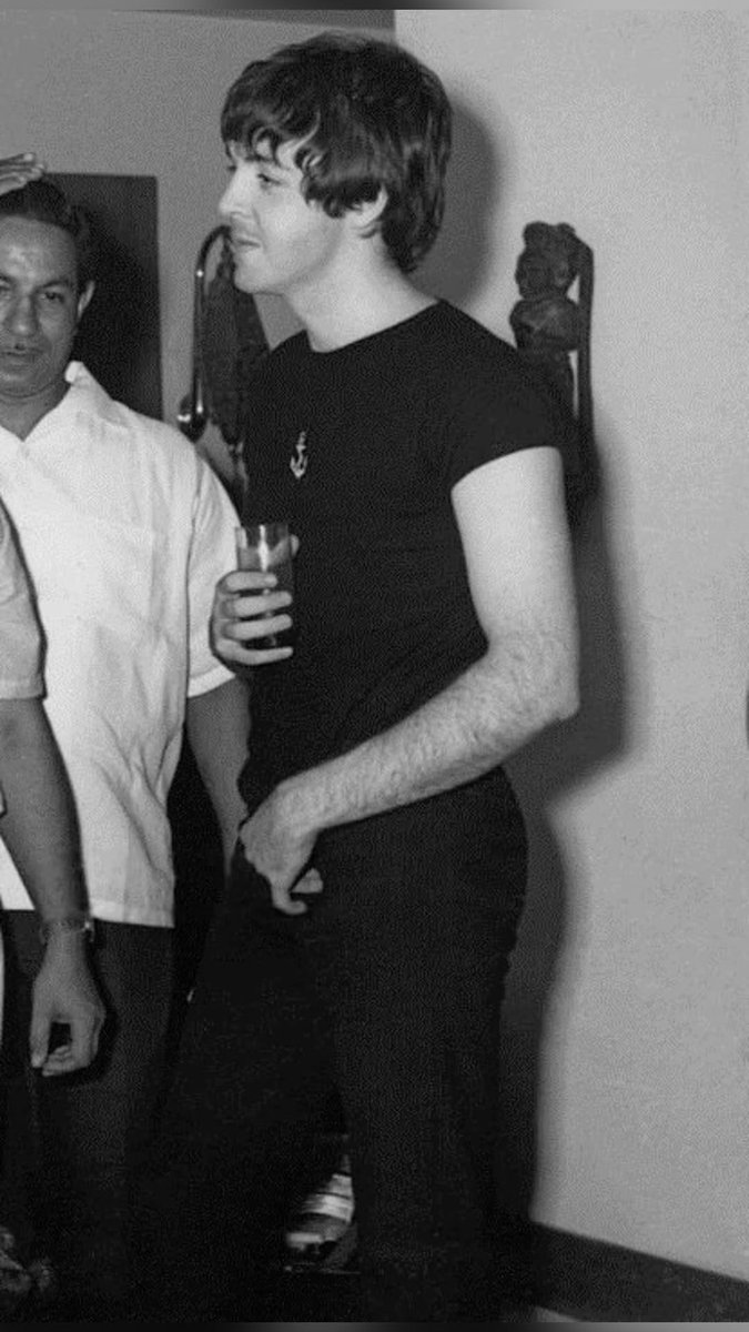 pluribusyuri's tweet photo. they knew he wouldn’t be able handle me  if i was born in the 40s so i was born in the 2000s instead https://t.co/7oDbtPmKUU