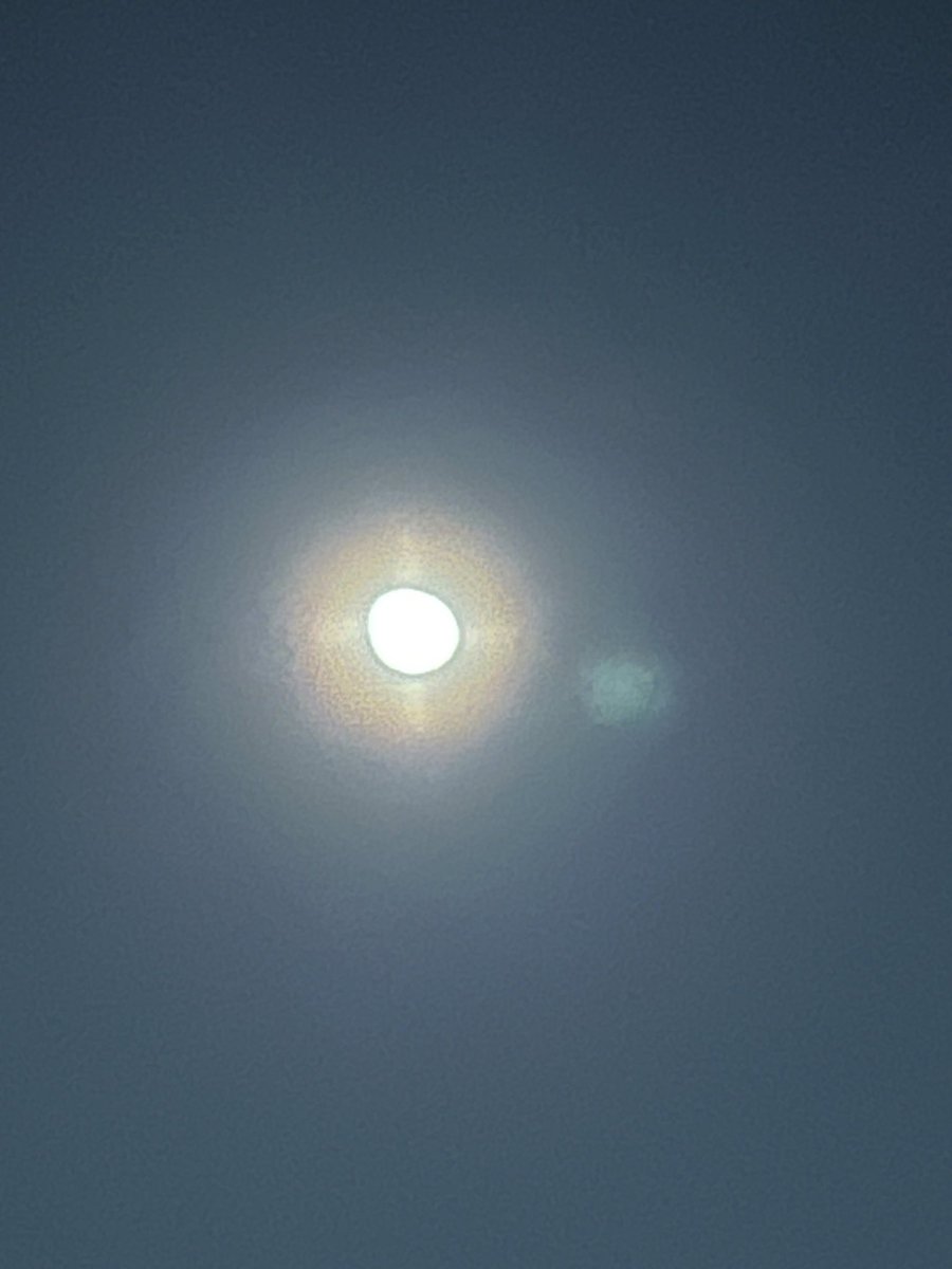 hearthealling's tweet photo. My beautiful moon tonight x https://t.co/pHyUnW3qCo