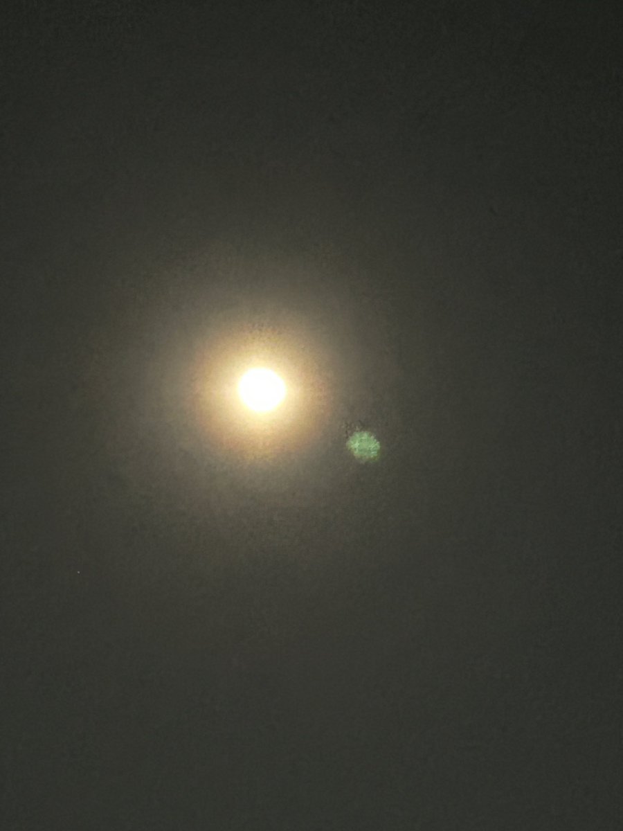 hearthealling's tweet photo. My beautiful moon tonight x https://t.co/pHyUnW3qCo
