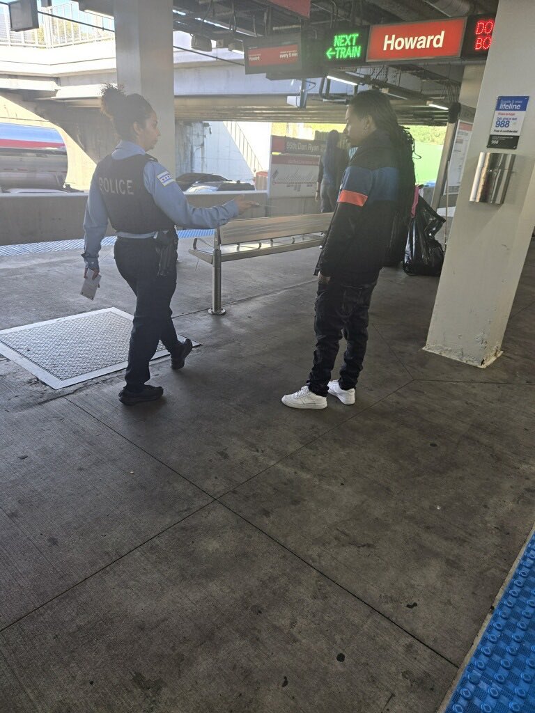 CPDTransit's tweet photo. Community engagement and cta safety flyer hand out at 95th red line platform https://t.co/UauRarszeM