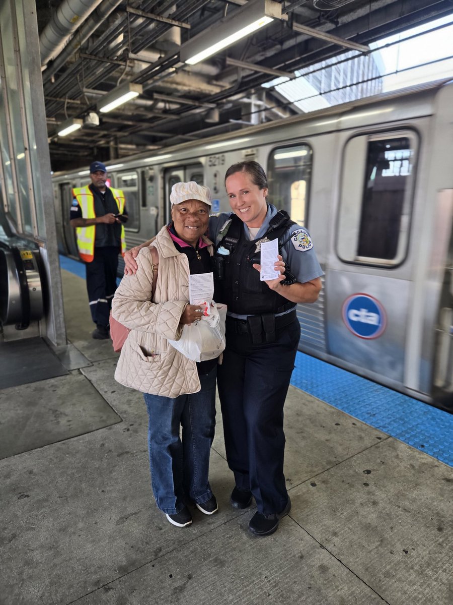 CPDTransit's tweet photo. Community engagement and cta safety flyer hand out at 95th red line platform https://t.co/UauRarszeM