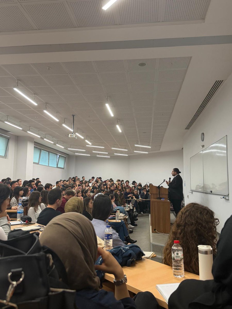 MehmetAlsahin's tweet photo. Marmara Üniversitesi Hukuk Fakültesi Ceza Hukuku Özel Hükümler açılış dersini yaparak, 2026-2027 öğretim dönemine başlangıç yapmış olduk. Verimli bir akademik yıl olmasını temenni ederim. https://t.co/1alxSBZE3O