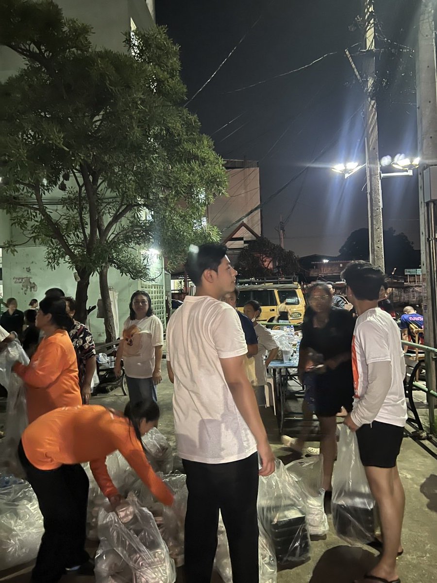 BankSuphanatMin's tweet photo. เคหะบางบัว รอบดึก🧡 https://t.co/AQ9EIxEyqc