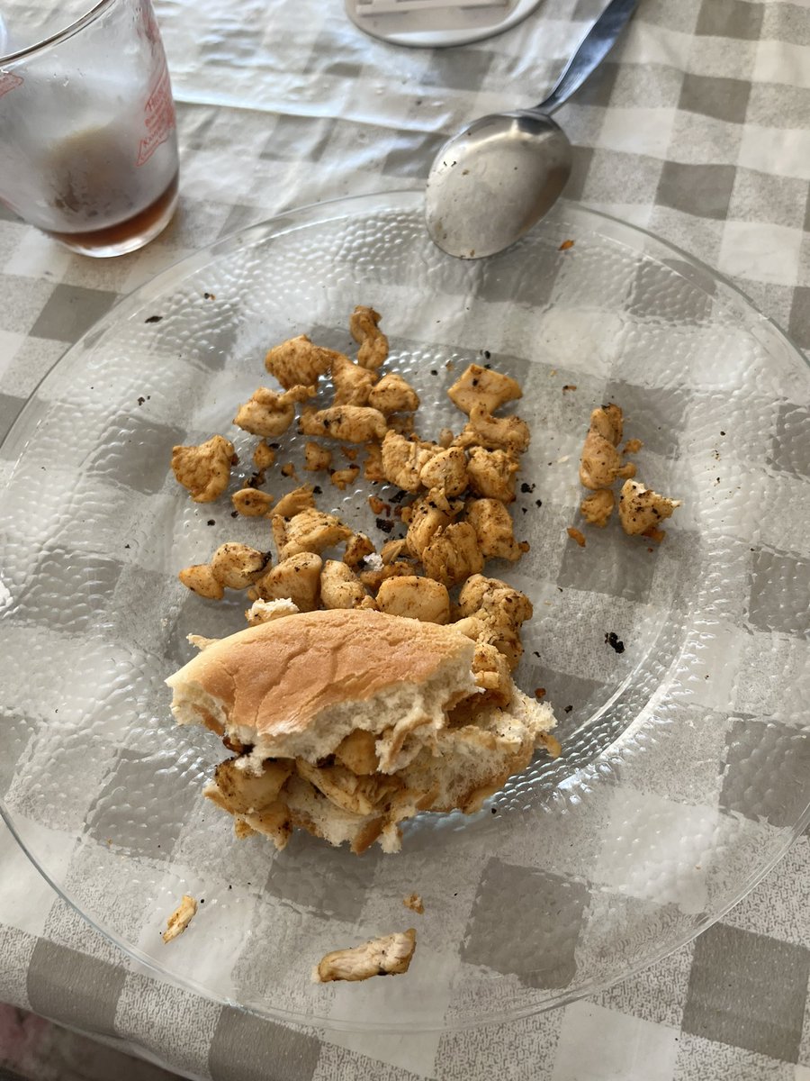 starvemebabe's tweet photo. Today’s log
Protein milk , grilled chicken in a burger bun, leftover bd cake and a mini pizza ( I also had a banana but it only lets me put 4 pics)
1184 cals in total https://t.co/r8eaqylYrS