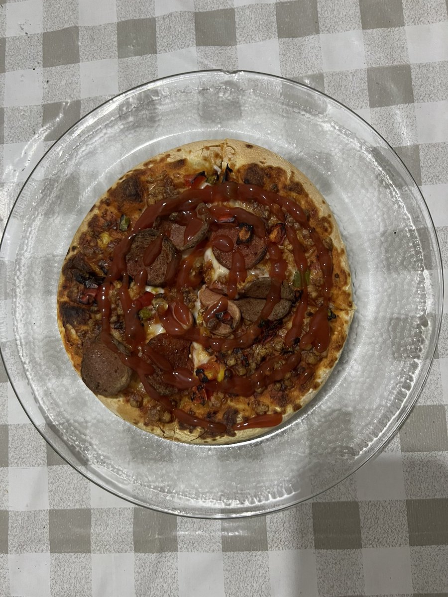 starvemebabe's tweet photo. Today’s log
Protein milk , grilled chicken in a burger bun, leftover bd cake and a mini pizza ( I also had a banana but it only lets me put 4 pics)
1184 cals in total https://t.co/r8eaqylYrS
