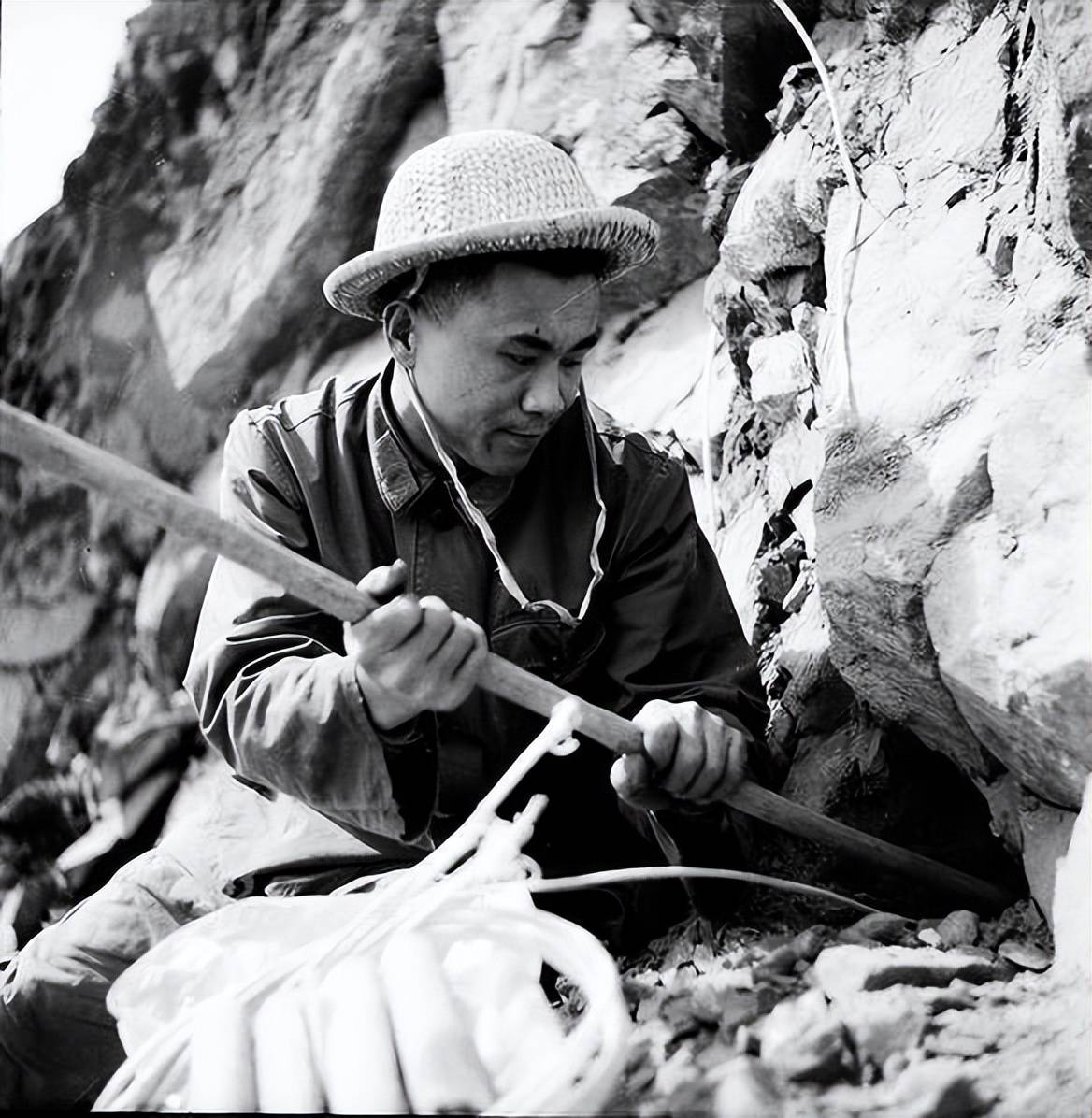 flux83170's tweet photo. A bold pioneer along the border dared to dig deep, uncovering hidden stories of the frontier.， https://t.co/1WQHTGe1vS