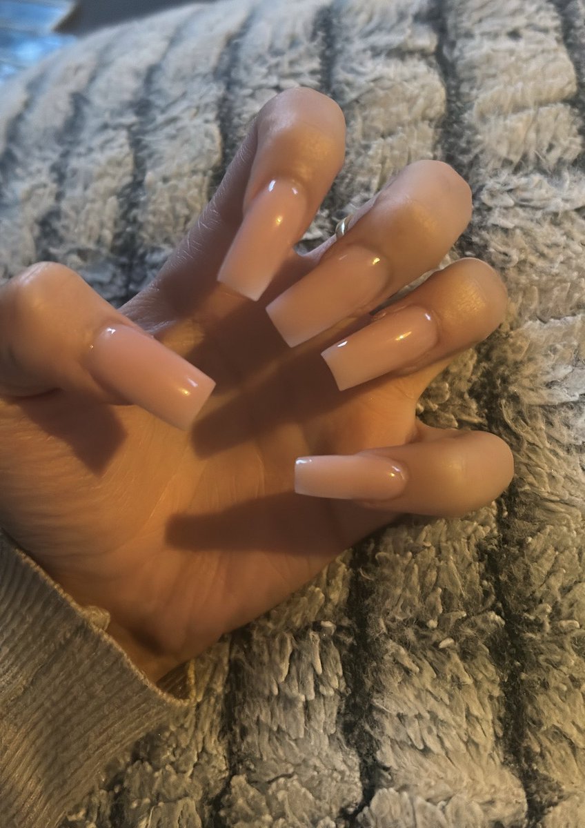 bratdamii's tweet photo. £30 for my nails https://t.co/xnrs5J7ps6