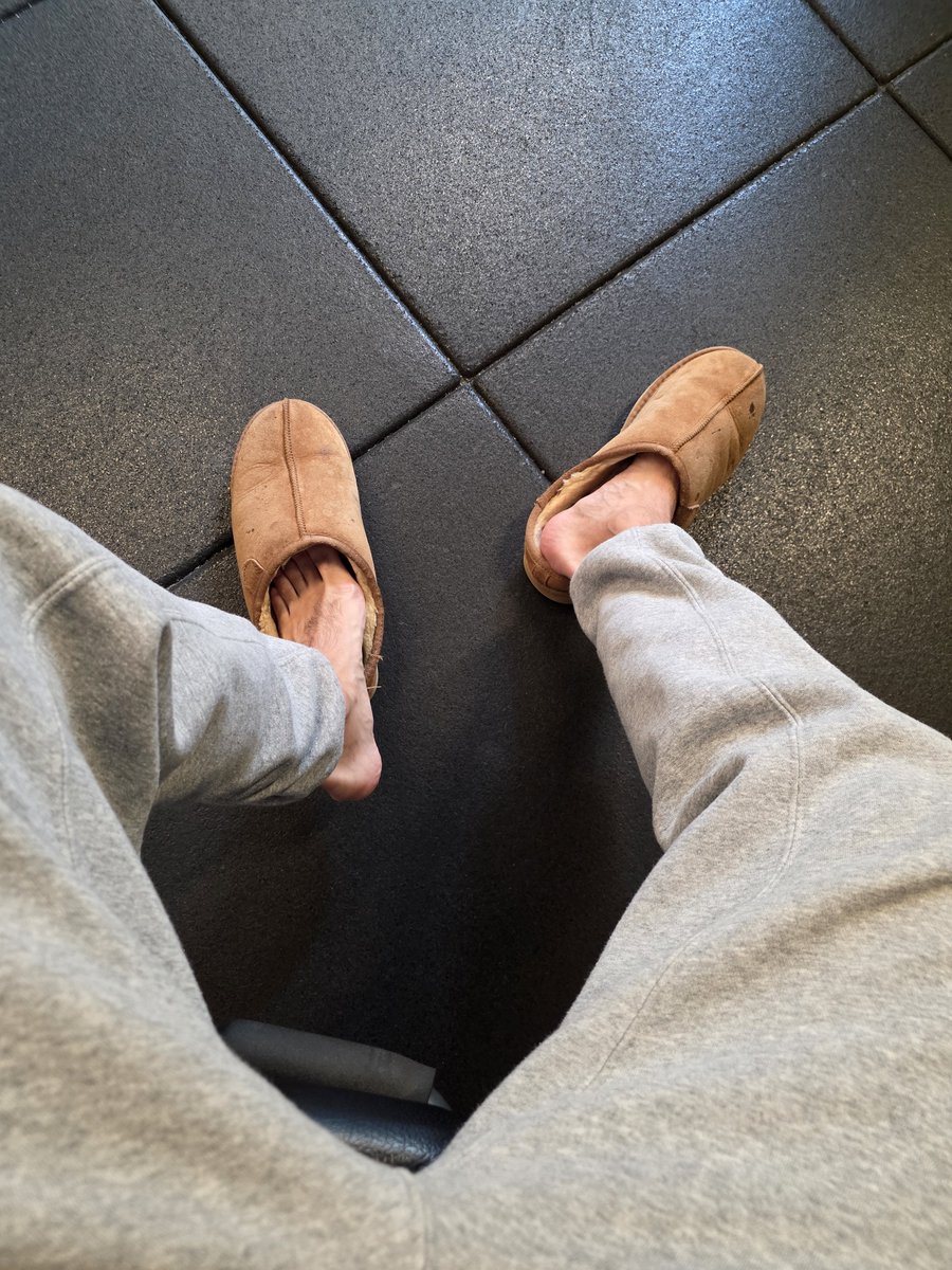 RJsFeet's tweet photo. Lifting shoes for lazy boys (chest day) https://t.co/vaTYcPpsbW