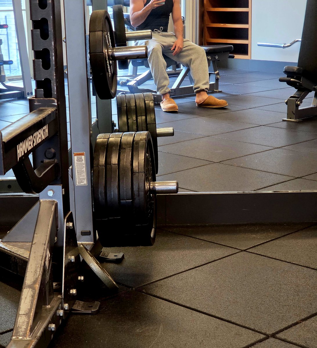 RJsFeet's tweet photo. Lifting shoes for lazy boys (chest day) https://t.co/vaTYcPpsbW