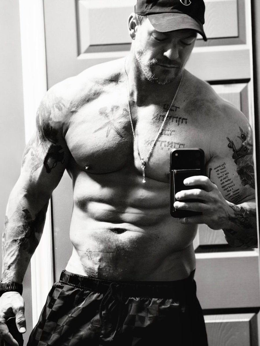 hemsfav's tweet photo. alan ritchson https://t.co/b2y3LXSQCC