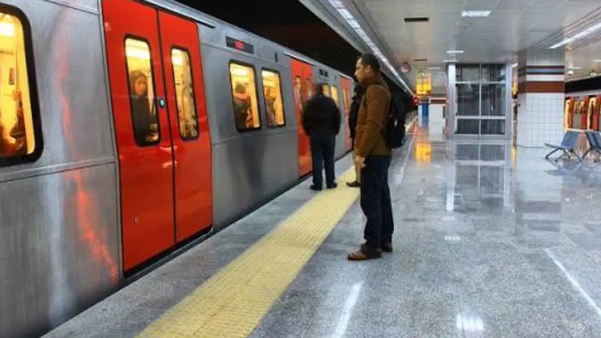 cumhuriyetgzt1's tweet photo. Ankara Metrosu’nda intihar girişimi: Seferler durduruldu
https://t.co/Q9cXiEuC9m https://t.co/OJa9SoQkXE