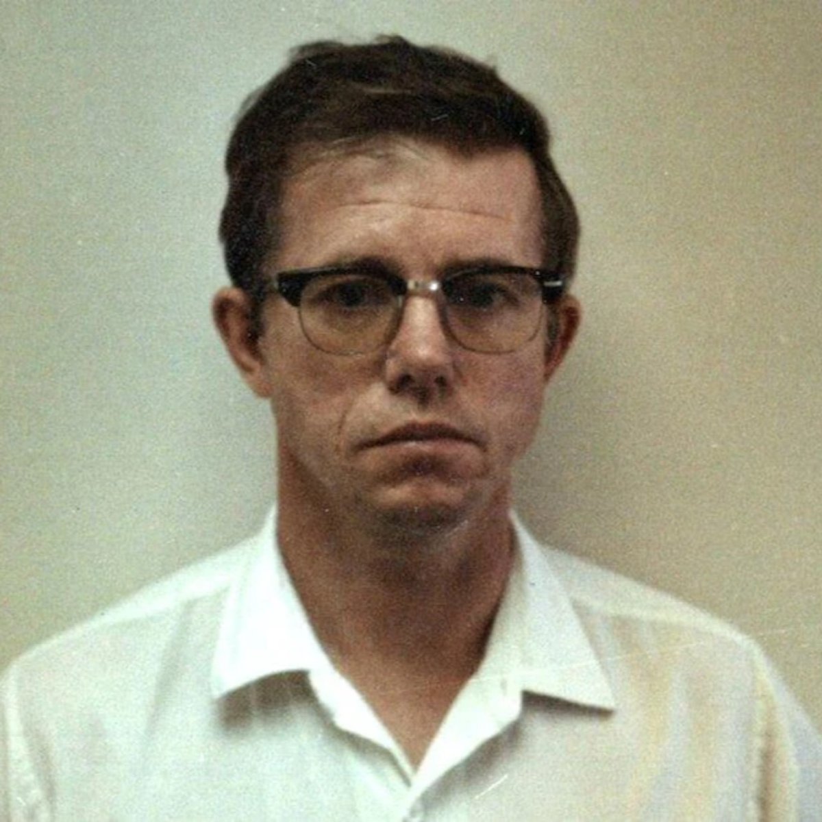 creepydotorg's tweet photo. In June 1983, a 17-year-old girl ran barefoot down a road in Anchorage, Alaska. She was half-naked and still wearing handcuffs.

She had just escaped from a man who hunted women like animals.

Her name was Cindy Paulson. Hours earlier, she had been kidnapped by a man with a gun and chained up in his basement. Later, he drove her to an airfield. His plan was to fly her to his cabin in the wilderness.

While he loaded the plane, Cindy slipped out of the car and ran. She made it to the road and jumped into a passing truck just before he could catch her.

The man was Robert Hansen, a respected local baker, husband, and father of two. He was also an experienced hunter and pilot.

His friends gave him an alibi, and at first, police didn't take Cindy's story seriously.

But one investigator couldn't let it go. For years, women had been vanishing from Anchorage, and bodies kept turning up in shallow graves in the wilderness outside the city.

In October 1983, police searched Hansen's home. Hidden behind his bed, they found an aviation map covered in small "X" marks. Some of them matched the places where bodies had been found.

Hansen finally confessed. For 12 years, he had flown women into the Alaskan wilderness, set them free, and hunted them down with a rifle and a knife.

He admitted to killing 17 women and was sentenced to 461 years in prison, where he died in 2014.

Only 12 bodies were ever found. His map had 24 marks.