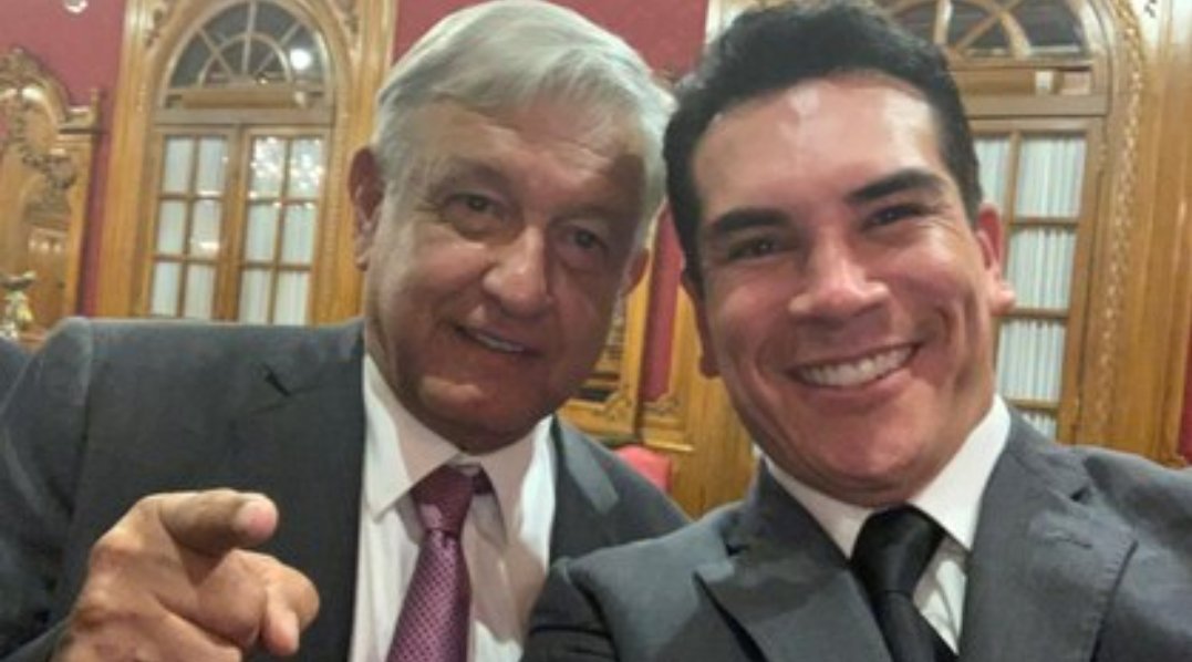 SergeHerver's tweet photo. @RicardoGom5444 @bonitopelo67561 @DnielleCabrera Ni siquiera sabes que es fascismo #HijoDePuta
Solo repites como borrego, grandisimo PENDEJO
Sigues ladrando del PRI?
🤣🤣🤣🤣🤣🤣
Mira nada más!
Y dime IMBECIL, cuando he defendido al PRI o al PAN?
🤣🤣🤣🤣🤣
Reverendo estúpido! https://t.co/M0BskFiah0