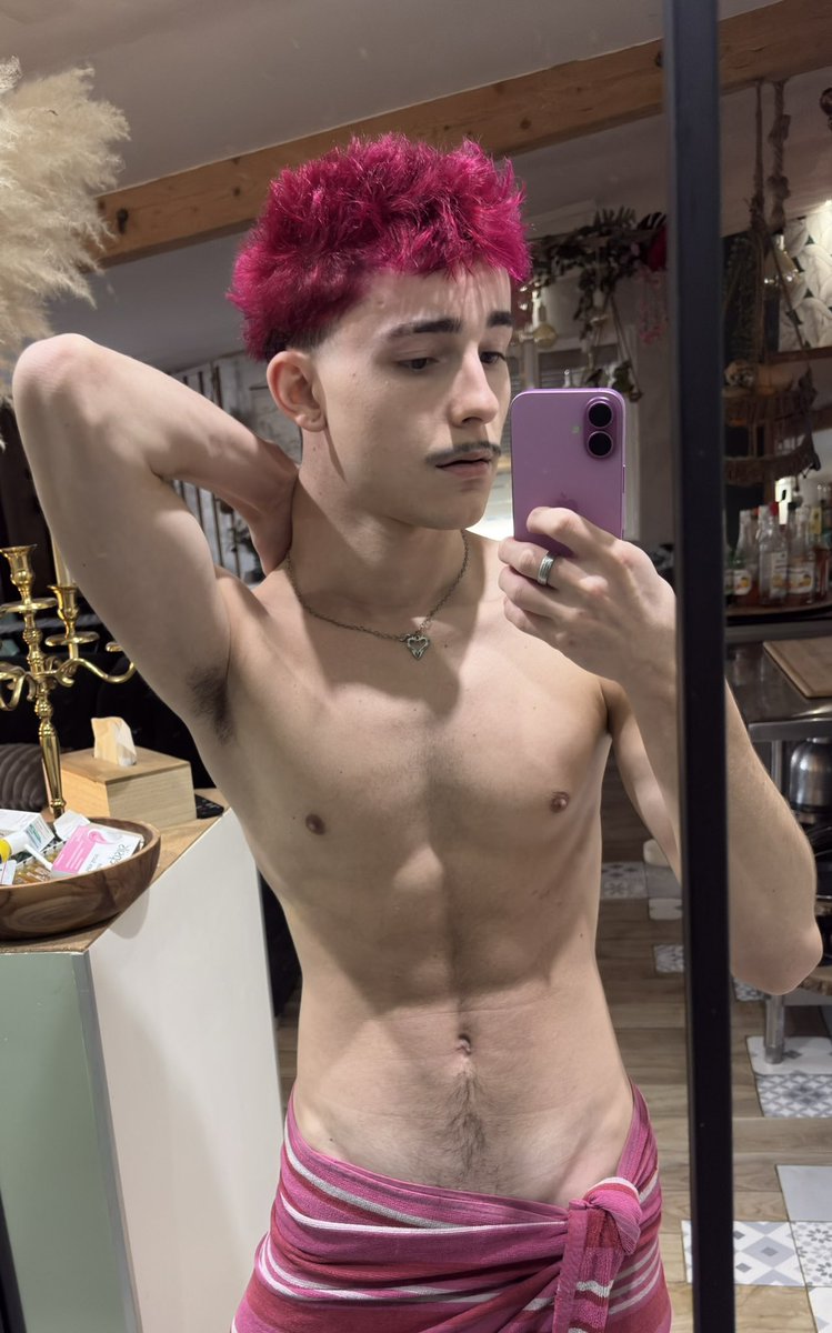 renatanpky's tweet photo. Peut être pas fait pour l’amour au final bref https://t.co/Tfd4pa5rG2
