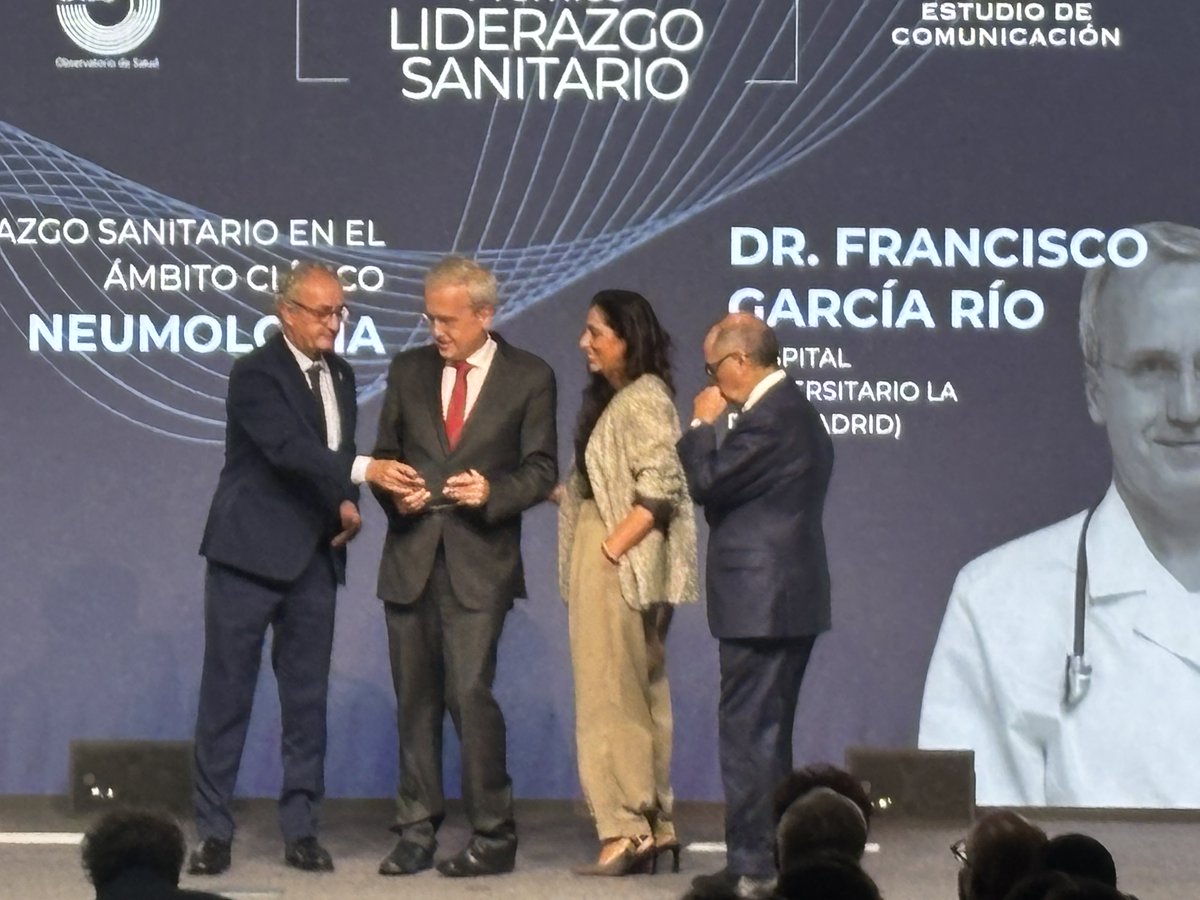 HospiLaPaz's tweet photo. 🎖️ El #HospiLaPaz se alza con tres reconocimientos en los Premios Liderazgo Sanitario de @OdSalud y @EstComunicacion. 

🩺 En Medicina Interna al Dr José Ramon Arribas. 

😷 En Medicina Preventiva a la Dra. María Teresa Ledo. 

🫁 En Neumologia al Dr. Francisco García Río. https://t.co/UpYz5a4MIe