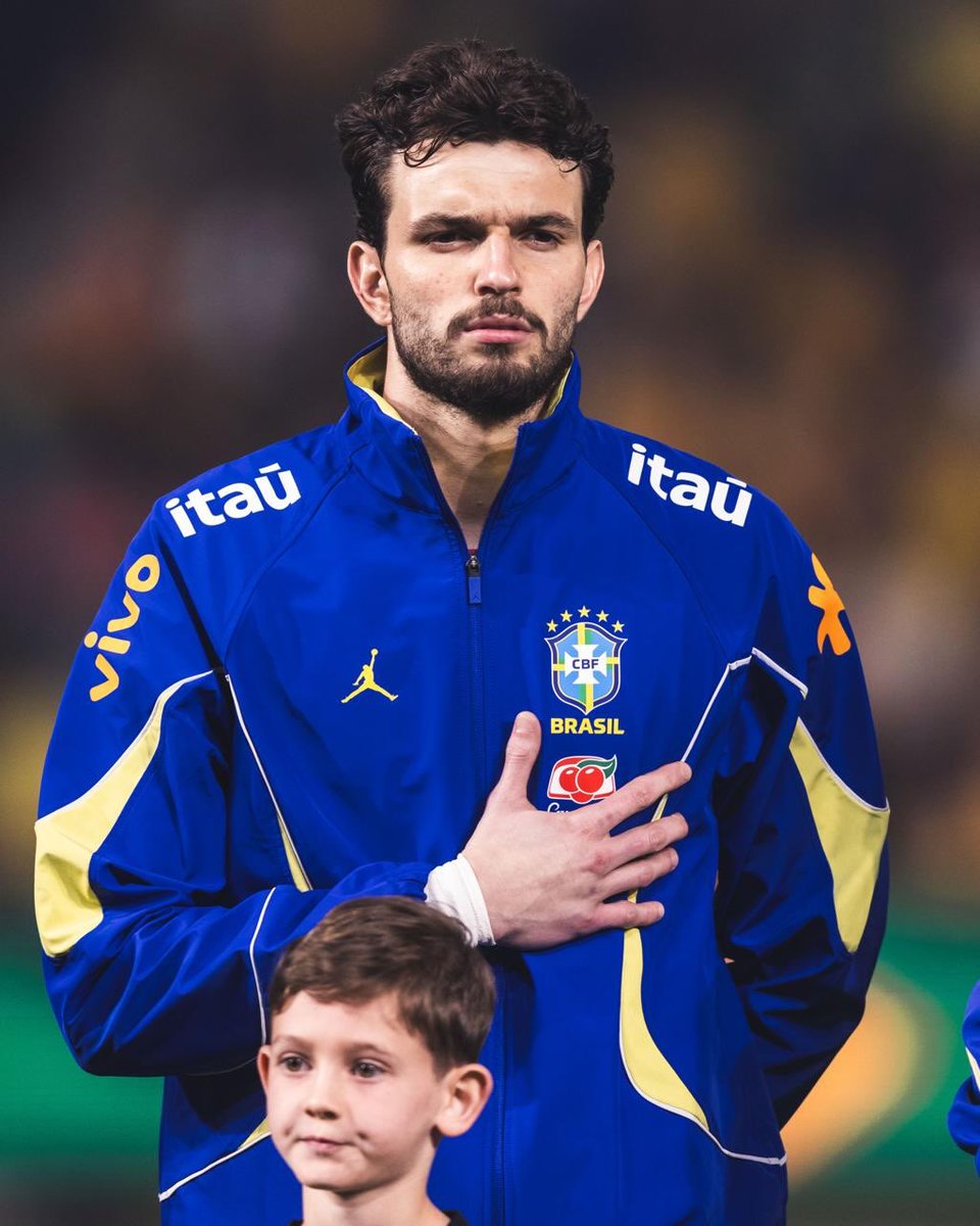 Cruzeiro's tweet photo. Otávio fez, nesta terça-feira, a sua estreia pela Seleção Brasileira e com vitória! 🇧🇷🦊

20 anos de idade e um futuro brilhante pela frente. Vamos, #CriaDaToca! 🧤💙

📸 Léo Sguaçabia https://t.co/qKQDn5zKCG
