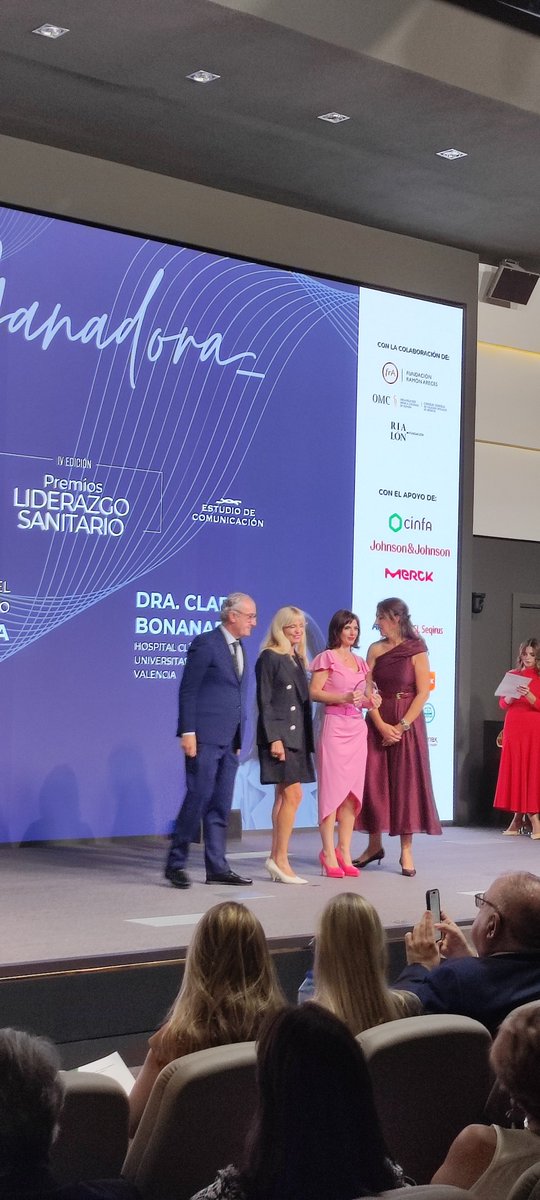 secardiologia's tweet photo. 🏆 ¡Enhorabuena a Clara Bonanad por recibir el Premio Liderazgo Sanitario en Cardiología!

Un reconocimiento al humanismo y la trayectoria profesional. 

#PremiosODSEDC https://t.co/VF9EaXxrqc