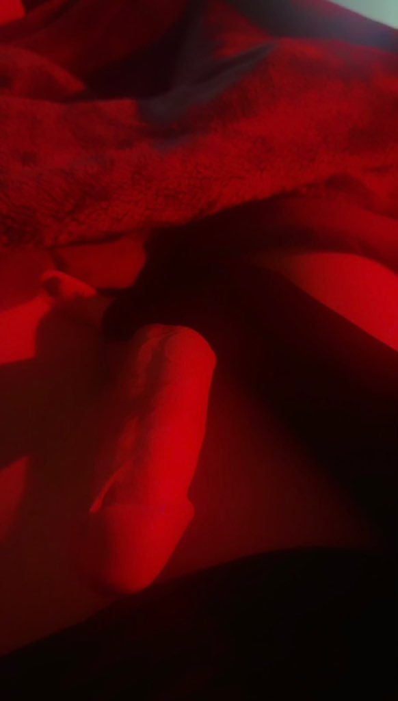 yssminsecret's tweet photo. Parece que a Yaz drácula do twitter é bem pauzudinha https://t.co/Ydpv2zRb72