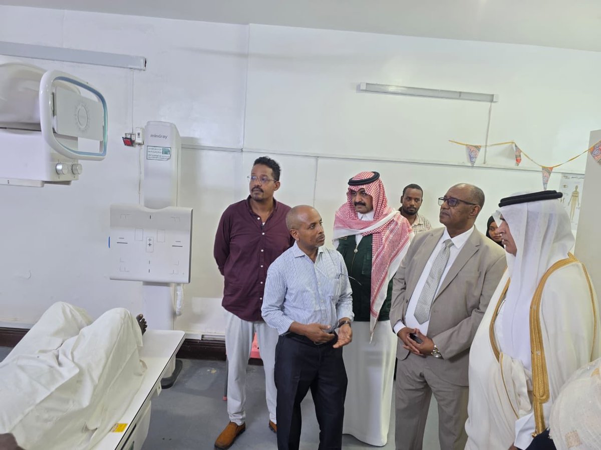 KSAembassySD's tweet photo. ضمن جهود المملكة الإنسانية، تفقد سفير خادم الحرمين الشريفين لدى السودان د. زيد بن مخلد الحربي ووالي البحر الأحمر مشروعات مركز الملك سلمان للإغاثة بالمنشآت الصحية في بورتسودان؛ لمتابعة سير العمل الطبي وتوفير الإمدادات للمستشفيات دعماً للأشقاء في السودان. https://t.co/eo9QoiPPmJ