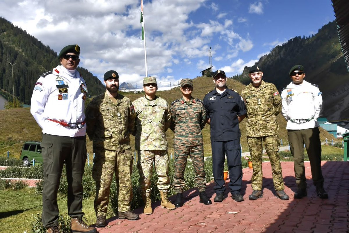 artrac_ia's tweet photo. 𝐇𝐢𝐠𝐡 𝐀𝐥𝐭𝐢𝐭𝐮𝐝𝐞 𝐖𝐚𝐫𝐟𝐚𝐫𝐞 𝐒𝐜𝐡𝐨𝐨𝐥

High Altitude Warfare School 
hosted Defence Attachés from 𝐍𝐞𝐰 𝐙𝐞𝐚𝐥𝐚𝐧𝐝, 𝐂𝐚𝐧𝐚𝐝𝐚 & 𝐏𝐞𝐫𝐮 on 28-29 Sep 2026.

The visiting delegation was briefed on HAWS’ history, operational role and training methodology, followed by a demonstration on Military Rock Craft and an equipment display showcasing contemporary mountain warfare capabilities. Avenues for future cooperation in Mountain & Winter Warfare were also discussed during the visit.

Facebook- https://t.co/PT2LPWSXtl

Instagram- https://t.co/RN1hftBFv6

#HAWS
#ARTRAC
#IndianArmy

@adgpi