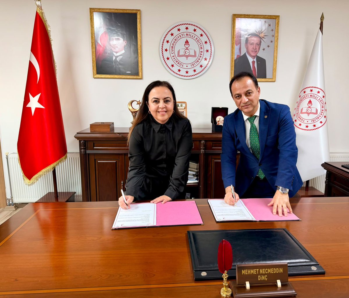 BurdurilMEM's tweet photo. 📌”Okulumda KanPanya Var” Projesi kapsamında Burdur İl Millî Eğitim Müdürlüğümüz ile Burdur Kızılay Kan Bağışı Merkezi arasında iş birliği protokolü imzalandı.
@tcmeb 
@Yusuf__Tekin 
@Burdurvalilik 
@necmidinc https://t.co/u8hVfLVVEr