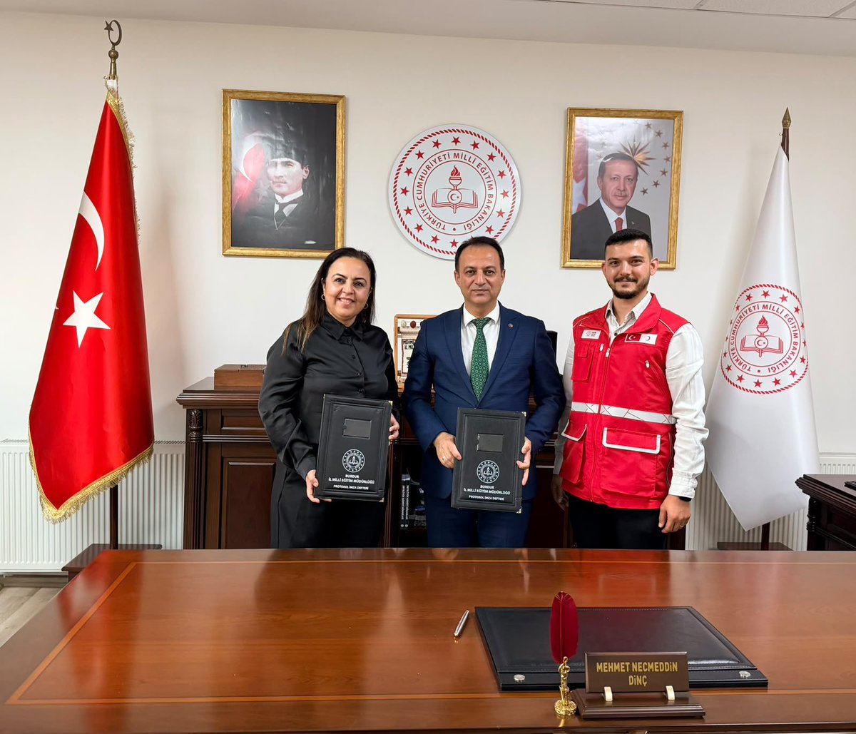 BurdurilMEM's tweet photo. 📌”Okulumda KanPanya Var” Projesi kapsamında Burdur İl Millî Eğitim Müdürlüğümüz ile Burdur Kızılay Kan Bağışı Merkezi arasında iş birliği protokolü imzalandı.
@tcmeb 
@Yusuf__Tekin 
@Burdurvalilik 
@necmidinc https://t.co/u8hVfLVVEr