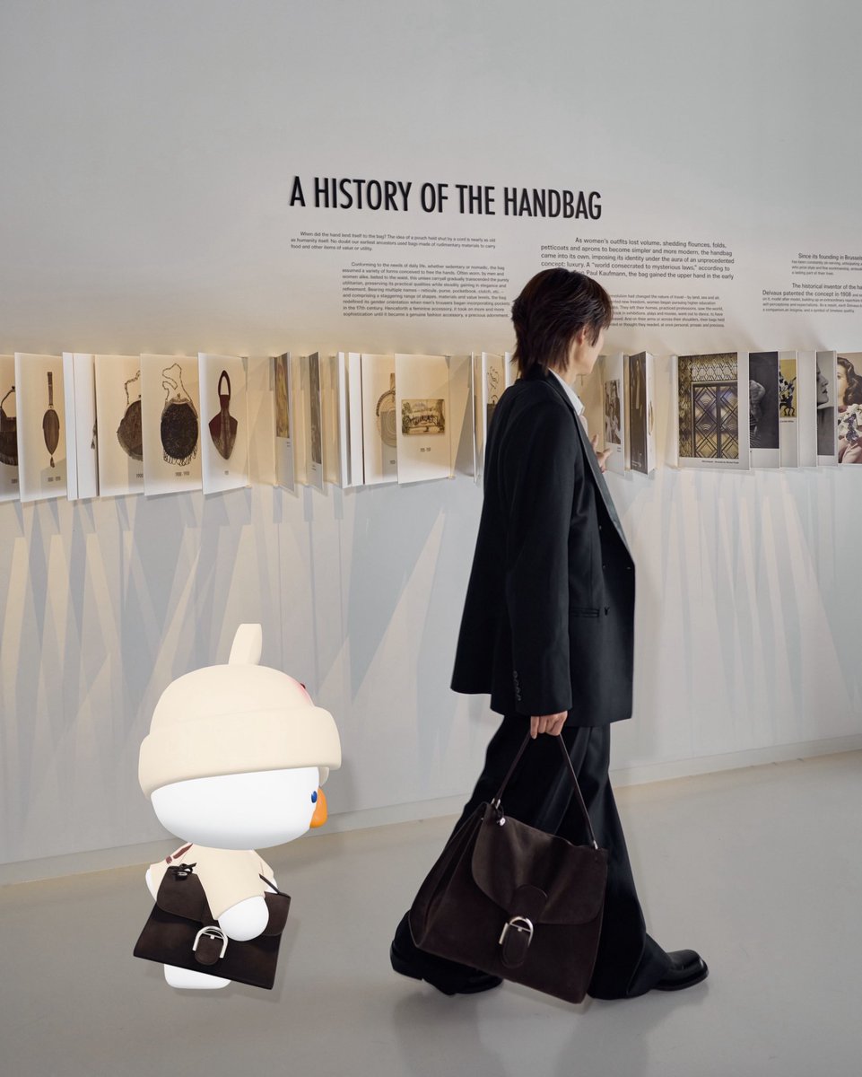 n0turchou's tweet photo. Go Papi Madam Go! Good job Papi Madam! You're doing amazing sweetie ⭐️⭐️⭐️🐰🫐

A DELVAUX MOMENT WITH NAMPING
#NampingxDelvaux
#Delvaux
#nampingster https://t.co/5I4hmDm6bZ