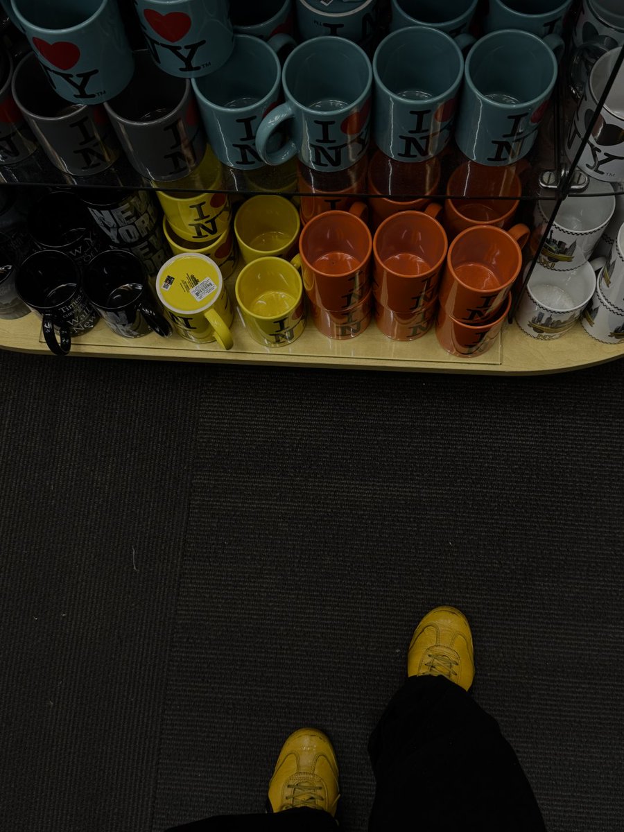 u_ixis's tweet photo. Colorful mugs, adding interest to daily life. https://t.co/J9ztV0qxk3