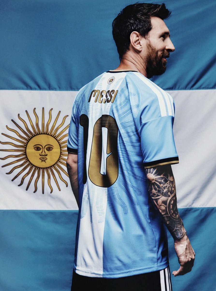 FabrizioRomano's tweet photo. 👕🔟 OFFICIAL: Argentina confirm no player will wear No10 shirt in the next games until Lionel Messi farewell.

Messi will wear No10 vs Benin at the Monumentál on October 6th and then time for new era from 2027. 🎞️🇦🇷 https://t.co/qCjeo55kP2