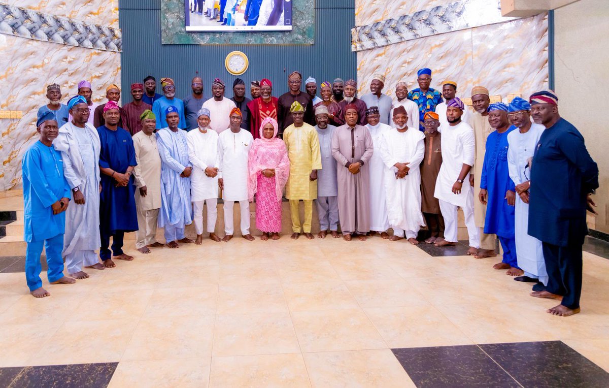 drobafemihamzat's tweet photo. I met with members of The Companion and The Criterion, associations representing Muslim men and women in business. I appreciated the opportunity to listen to their views and hopes for our state.

We spoke about economic inclusion and how state policies can better support the work of our professionals.

Our vision is tied to more opportunity, stronger infrastructure, better services and a government that stays close to the people.

The next phase of Lagos will build on the progress we have made, with continuity and a clear commitment to the people.