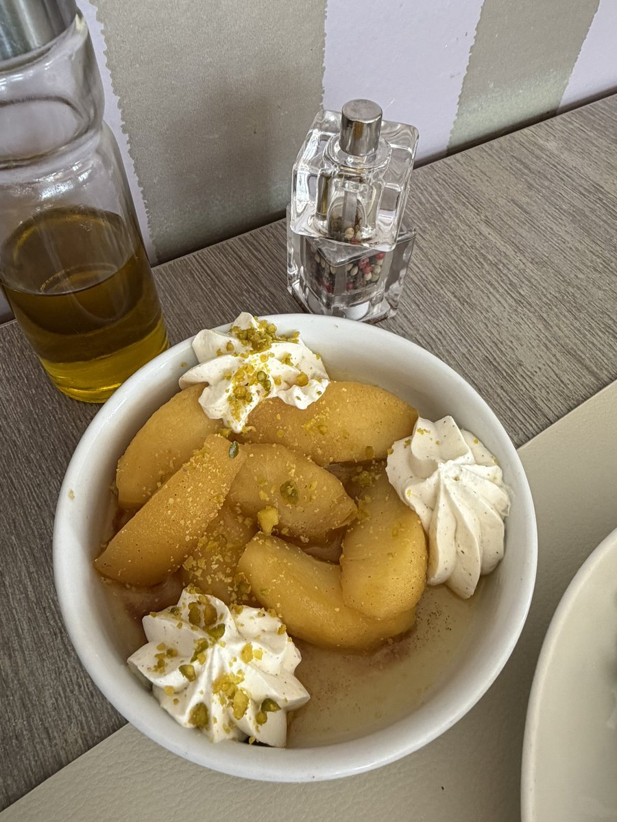 thesecretvoice4's tweet photo. Quu veut partager ce #dessert avec le #monent #café ou #thé.. et un brin de #Cannelle ? ;)) c’vrnnt joli.. re bises et bonnesNuits https://t.co/uELjeSb6WR