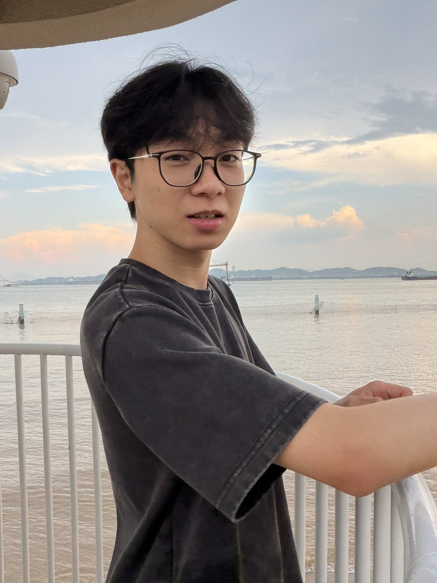 MooneElan's tweet photo. 很喜欢👓奶狗啊 https://t.co/IwH3qENwoz