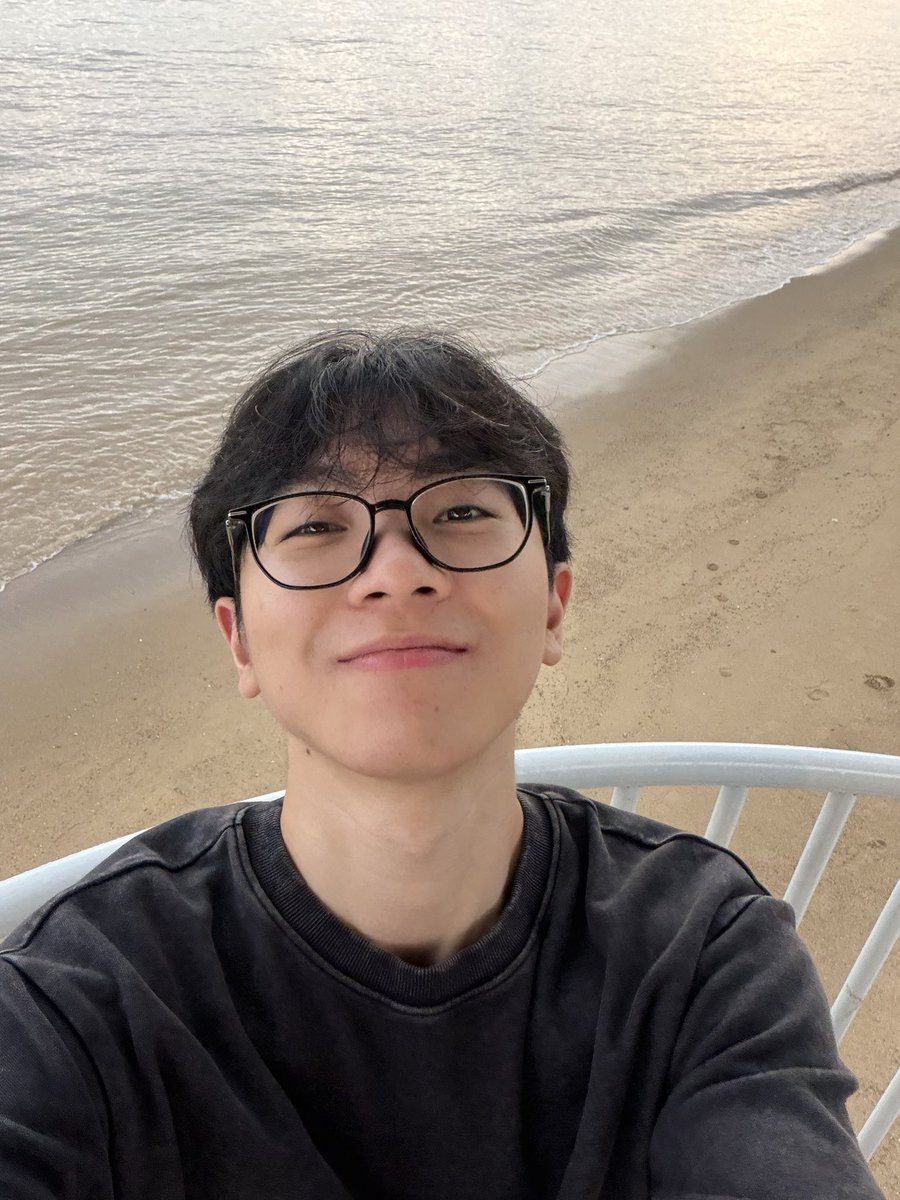 MooneElan's tweet photo. 很喜欢👓奶狗啊 https://t.co/IwH3qENwoz
