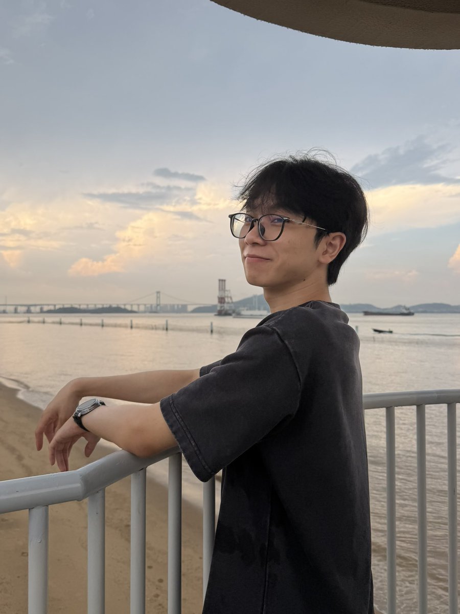 MooneElan's tweet photo. 很喜欢👓奶狗啊 https://t.co/IwH3qENwoz