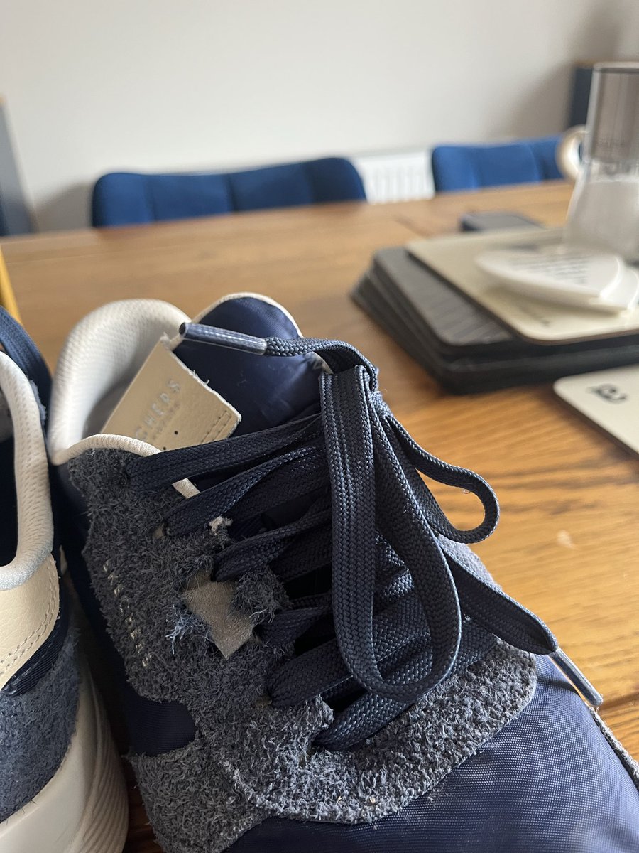 777acjw's tweet photo. @SKECHERS_UK Any idea what I can do here? I’ve only had them 4 months but I bought them in Canada 🤷‍♂️ https://t.co/BEntXTk8xn