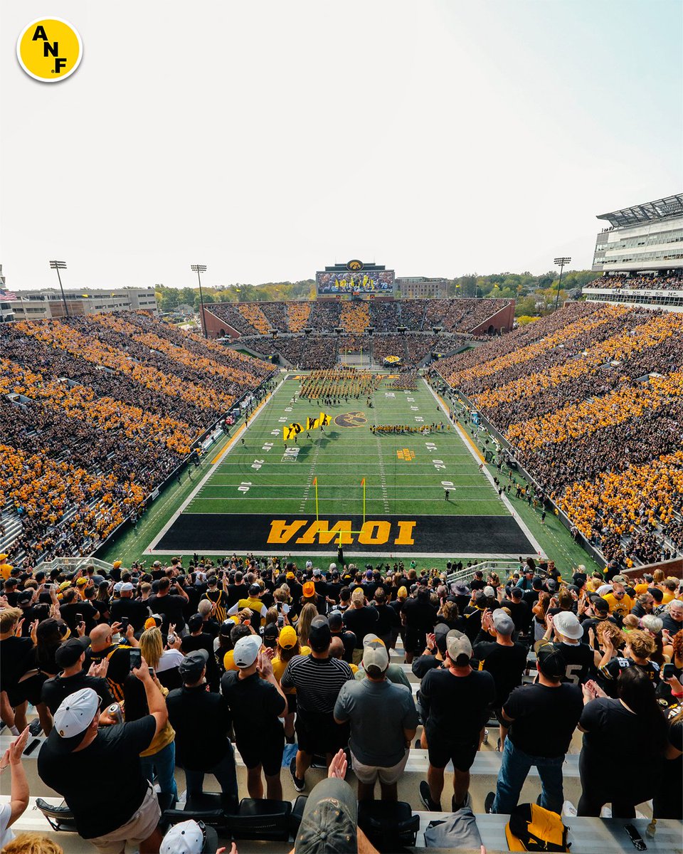 TheIowaHawkeyes's tweet photo. The annual ANF Black &amp; Gold Spirit Game loading...💛🖤 https://t.co/mN8rpuuLa1