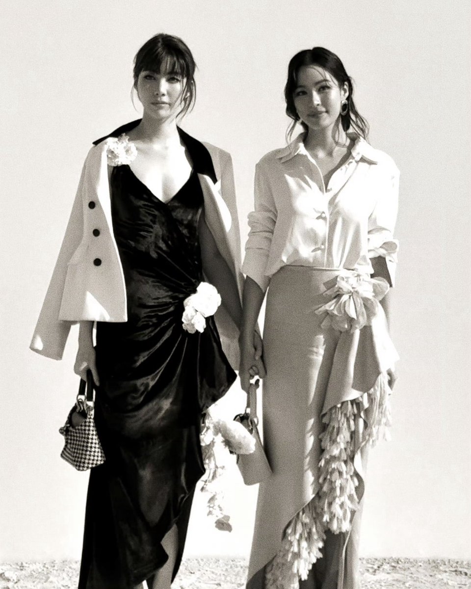 BellaS2Tae's tweet photo. The beauty of Paris, the artistry of Dior, and the undeniable charm of LingOrm come together in one unforgettable moment.

LINGORM BA DIOR AT PFW
#DiorSummer27xLingOrm https://t.co/tpPdLMJSCN
