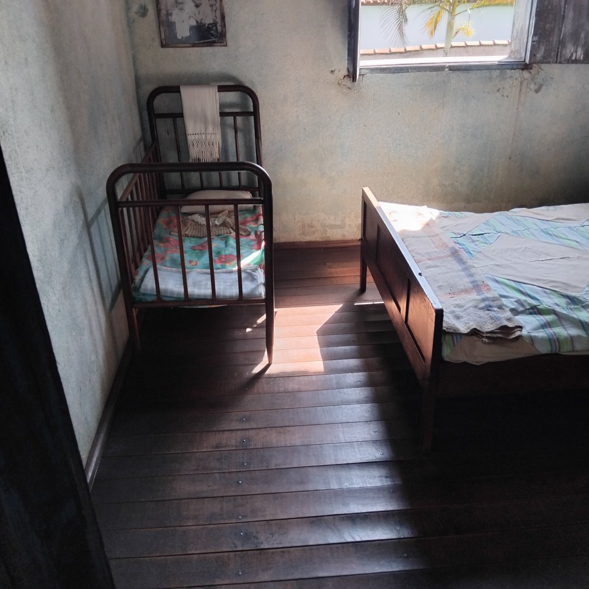 BrasilBurke's tweet photo. Vim parar na casa do Pelé. Mesmo ele sendo pobre na época, sua humilde casa em 1940 era maior do que 80% dos apartamentos dos faria limers de hoje. 
Para refletir. https://t.co/nrbWbgSAOG