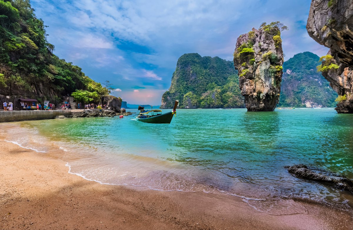 ErsuliaP's tweet photo. 🌴✈️ A trip of a lifetime awaits! Join us in Thailand 2027: Bangkok &amp; Phuket! 🗓️ Aug 7-16, 2027! Starting at $2,958! Stay in luxury, enjoy daily breakfast, and secure your spot with low deposits! 🌊🏖️ 

👉 https://t.co/liHs1figL7  
#Thailand2027 https://t.co/J9tKg3uASO