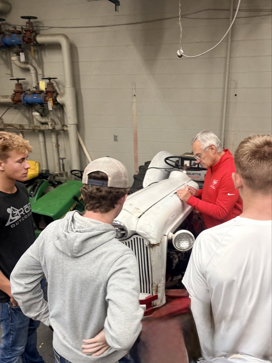 NU_Supt's tweet photo. Thank you @LtGovJimTressel and his team for visiting North Union! He stopped by NUE for the Tressel Challenge & toured NUHS to see our career tech programs! 🐾 #NUpride https://t.co/lU4BYf05nu