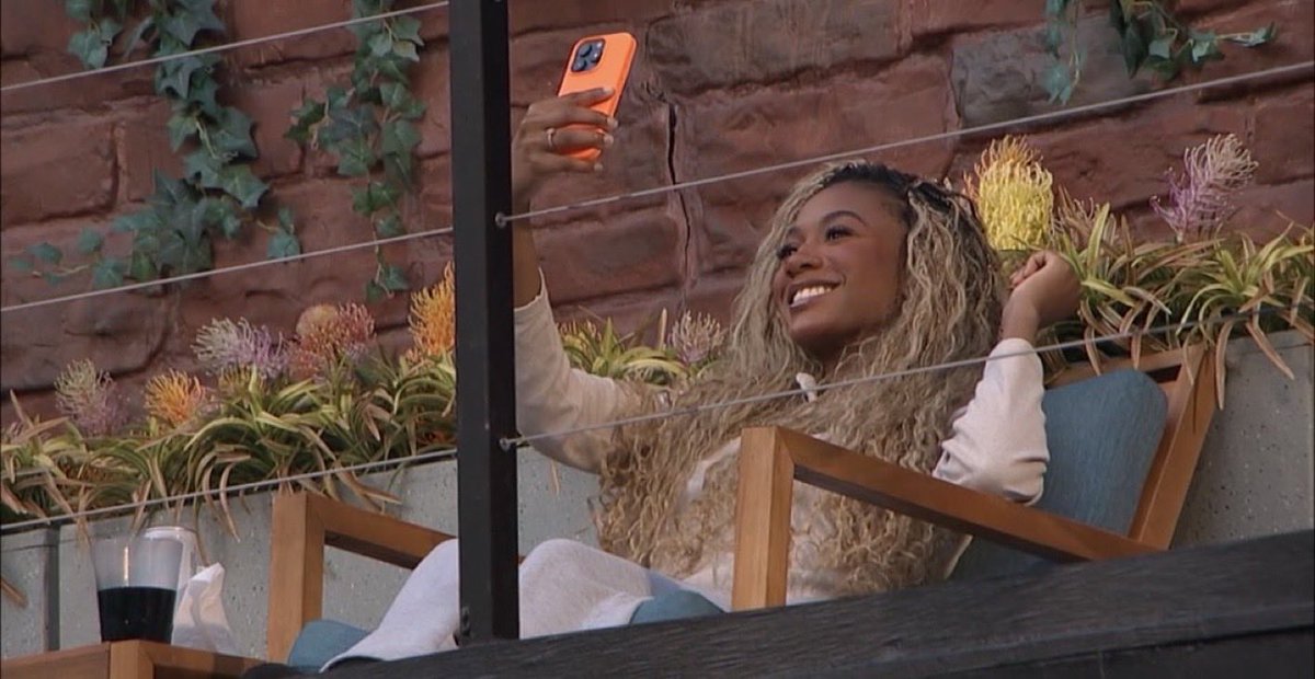 iwonthepov's tweet photo. happy birthday to a real icon!!!! we love u so much Taylor 🎉🥳🎁🎈💕💕💕 #bb28 https://t.co/dF2uAYi5bM