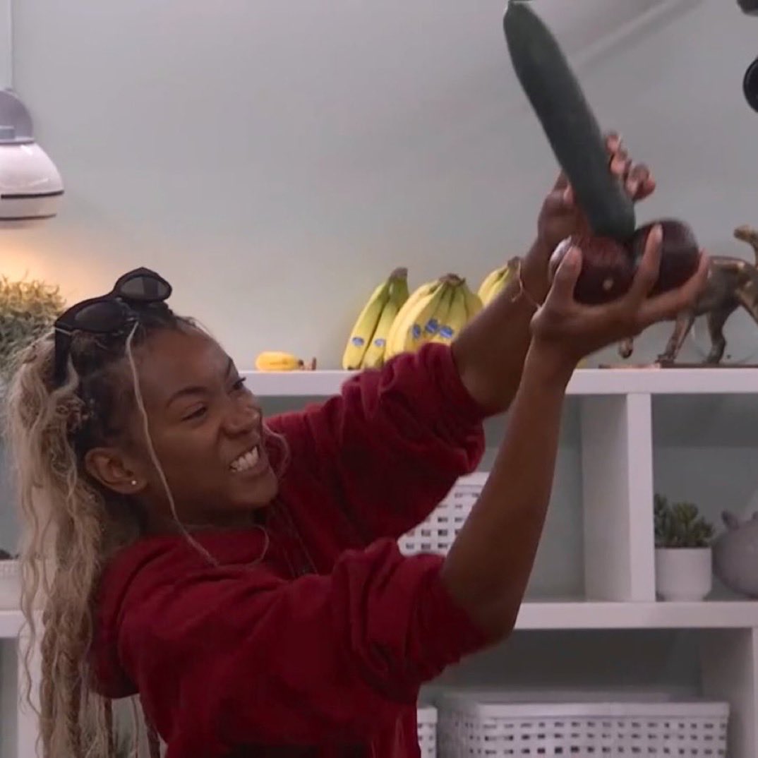 iwonthepov's tweet photo. happy birthday to a real icon!!!! we love u so much Taylor 🎉🥳🎁🎈💕💕💕 #bb28 https://t.co/dF2uAYi5bM