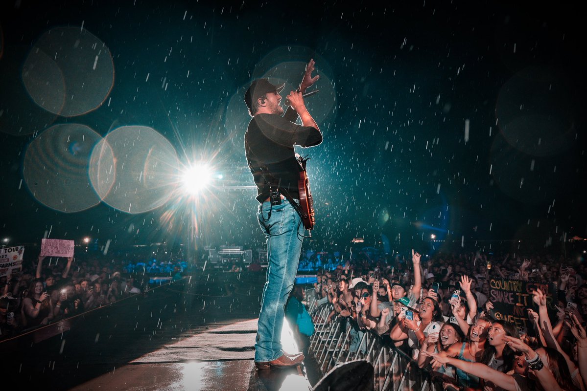 lukebryan's tweet photo. It’s been 17 years of bringing #FarmTour to local farms across the country. I’ve had some awesome memories throughout the years, but being able to celebrate the release of #Signs with y’all takes the cake. 

Thank you to the fans who continue to show up and support. This tour wouldn’t be the same without y’all. I know we sadly had to cancel two shows during this last run but safety comes first.

Thank you to our sponsors @BayerUS @FendtNorth @mhl for helping us party on the farm for another year.