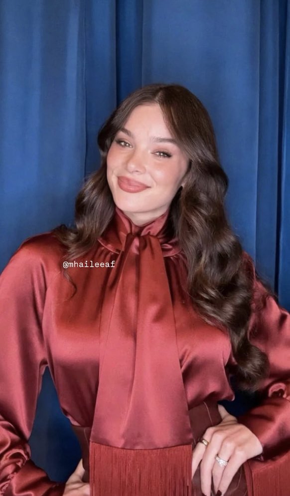 mhaileeaf's tweet photo. Hailee Steinfeld
today’s new pics! <3 https://t.co/JS8rsTOiLm
